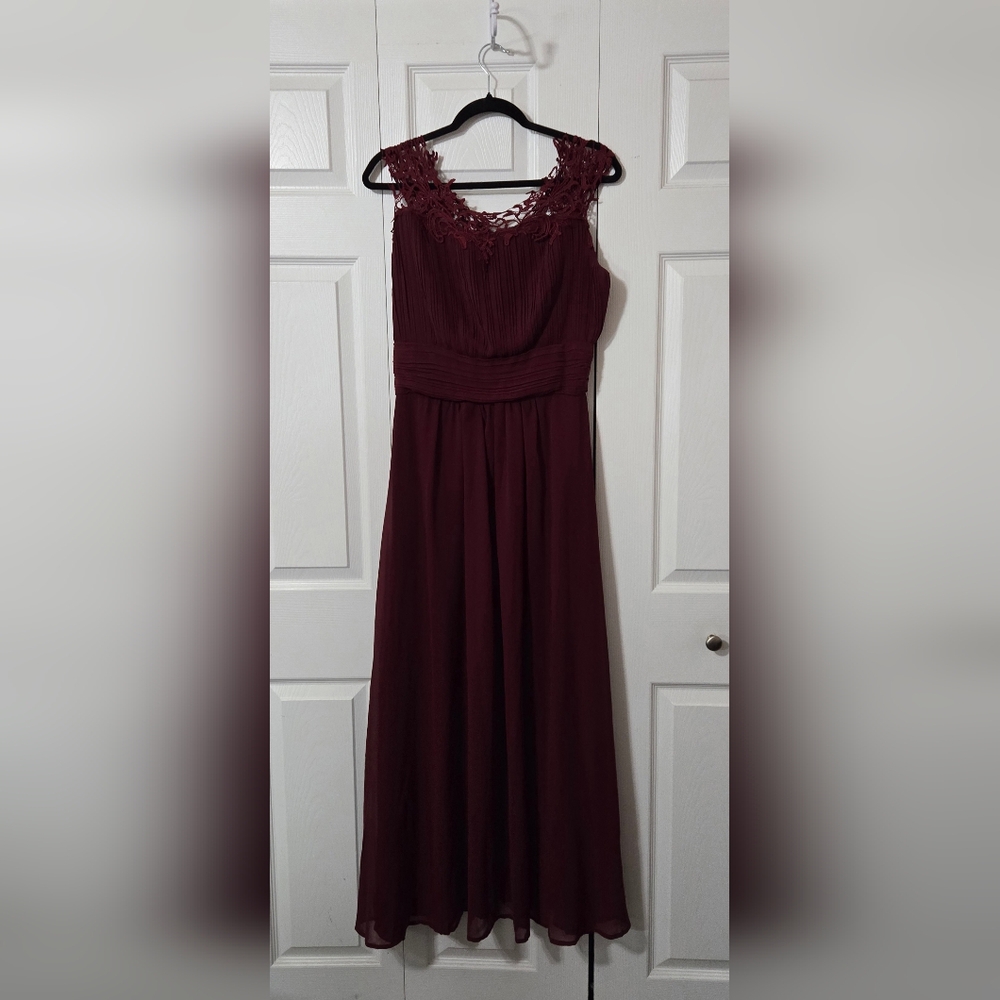 Burgundy Sleeveless Dress Gown, Crochet Lace at Neckline, Size 2XL, Like New